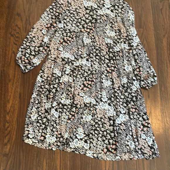 Floral below knee dress - Picture 3 of 5